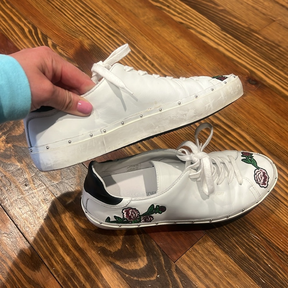 Floral Embroidered White Sneakers - Picture 4 of 12